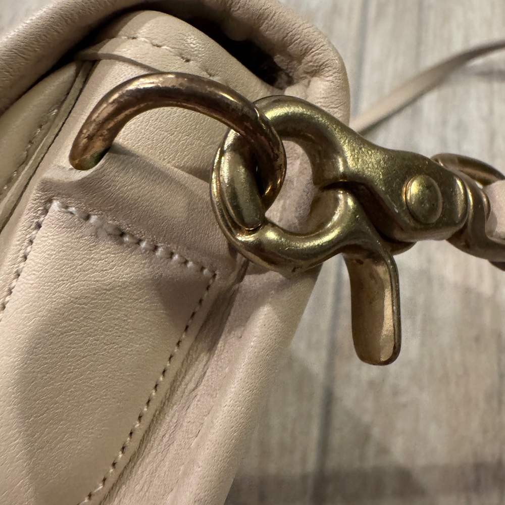 Elegant Coach Cream Shoulder Bag - Picture 5 of 14